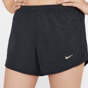 BLACK TEXTURED NIKE DRI FIT SHORTS SIZE XS